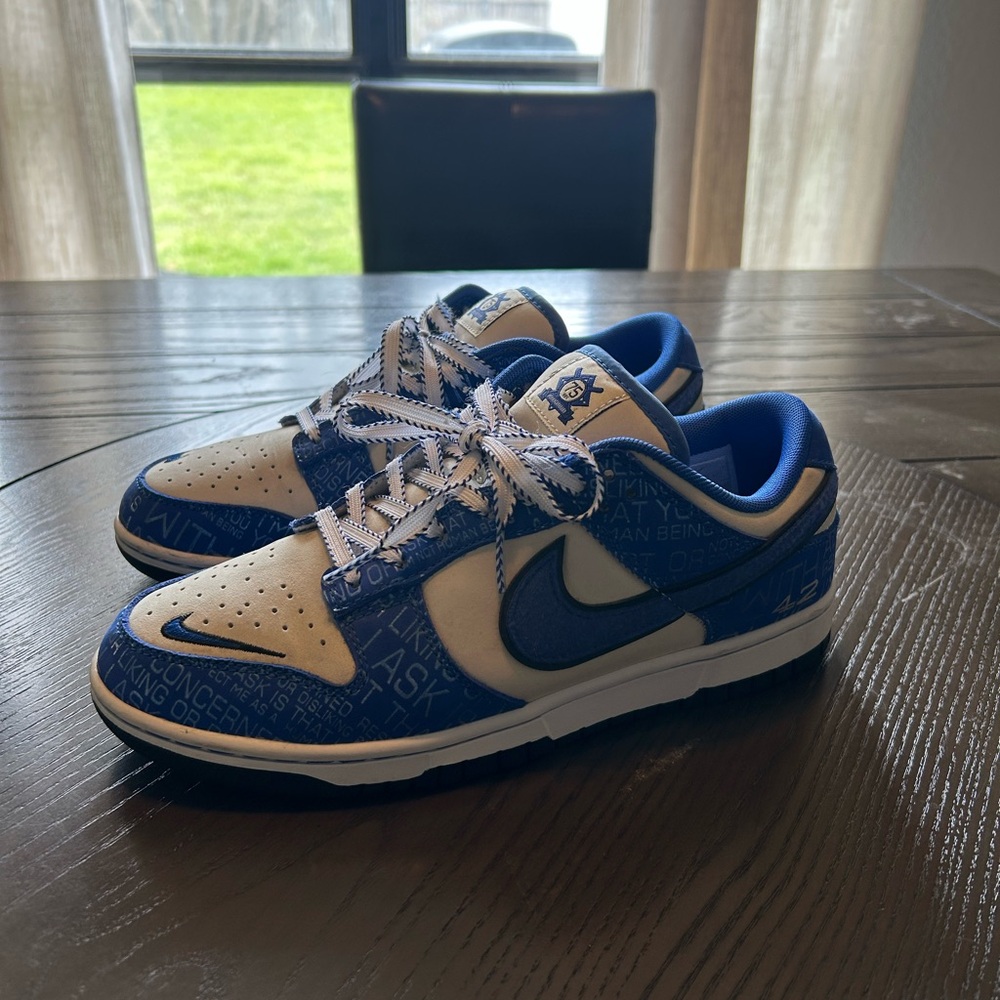 Nike Men’s Low-Top Athletic Sneakers in Blue and White